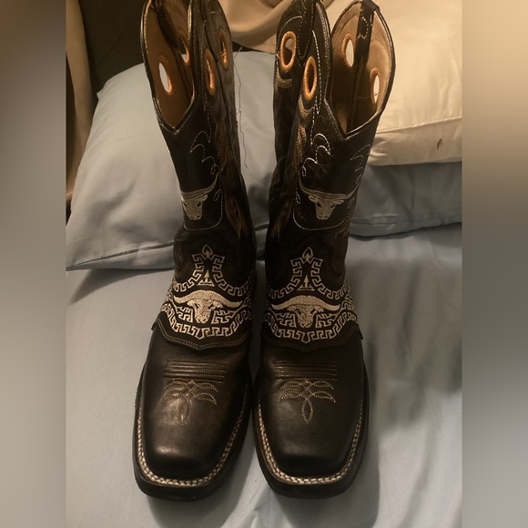 Brand new boots - Picture 2 of 4